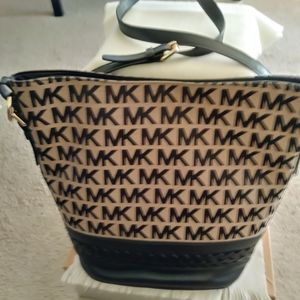 Michael Kors Black Gladstone Signature Tote